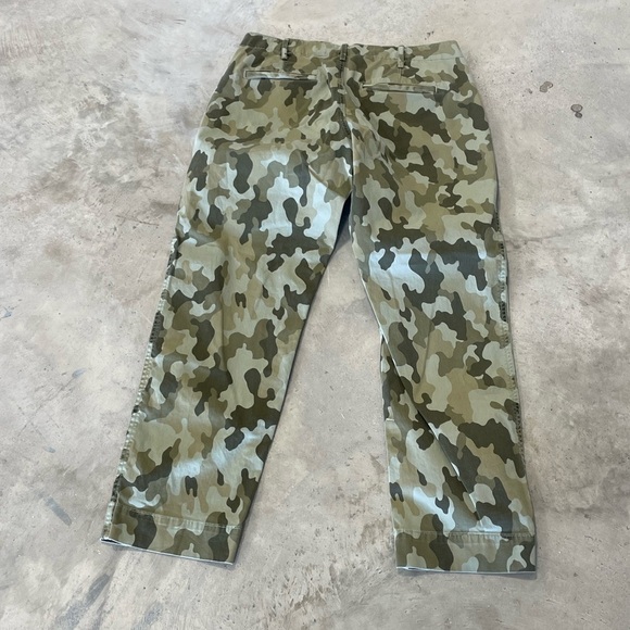 GAP Woman’s Camo Straight Khaki High Rise pants size 6 outdoor hiking country - Picture 7 of 7